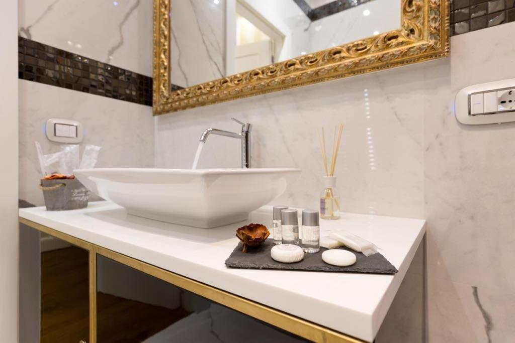 Piazza Venezia Luxury Suite Rome Exterior photo