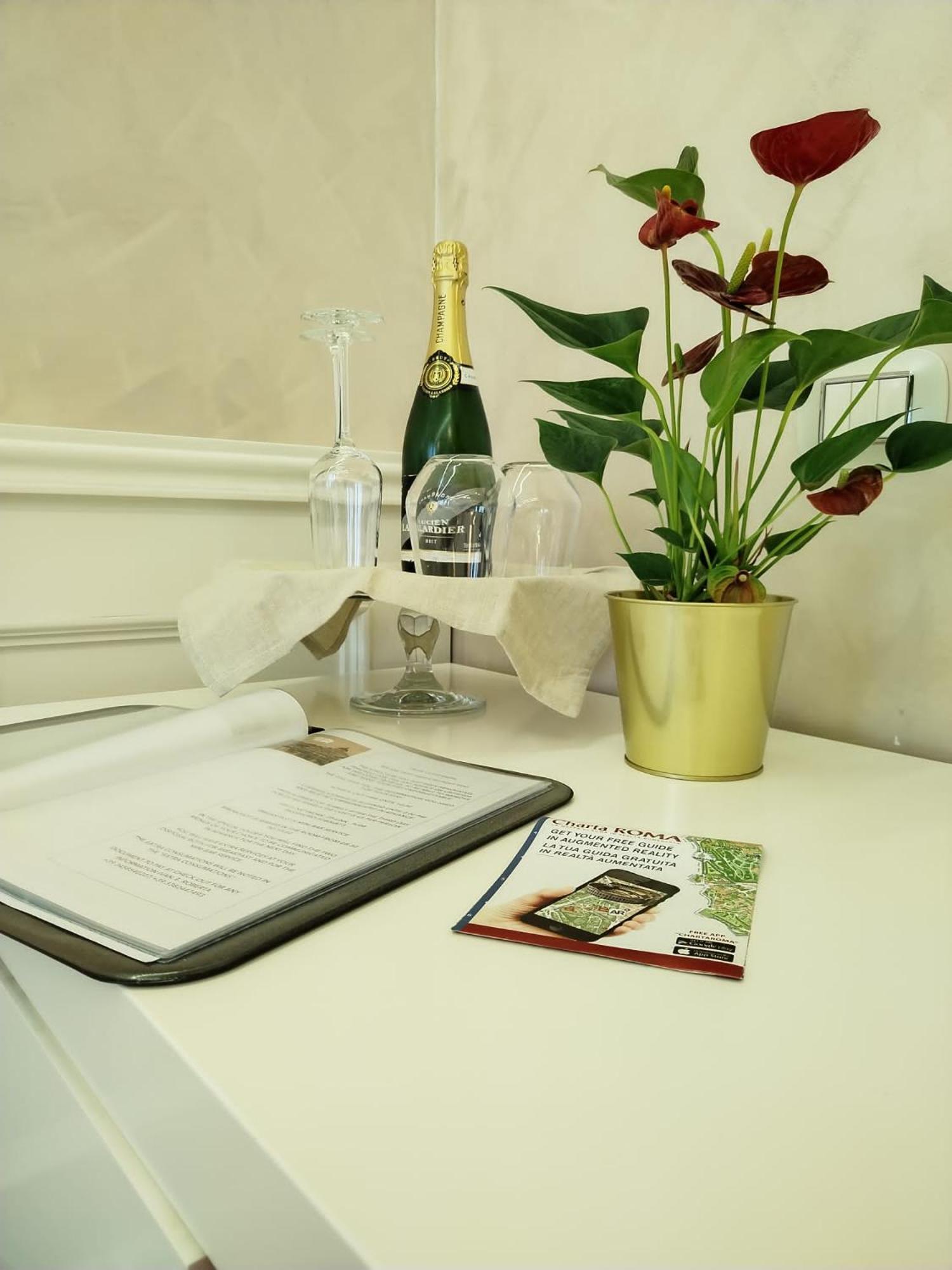 Piazza Venezia Luxury Suite Rome Exterior photo